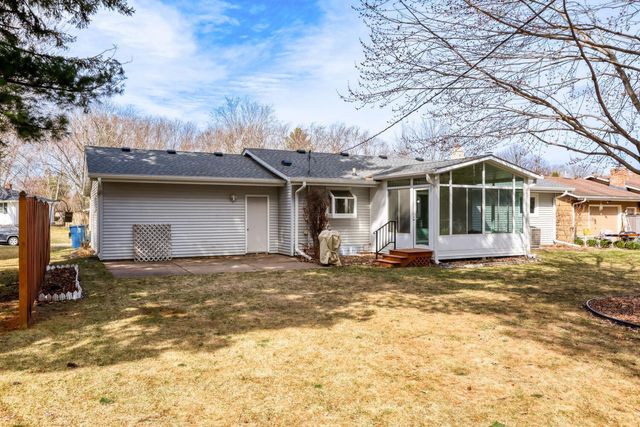 2974 Howard Street N, Maplewood, MN 55109