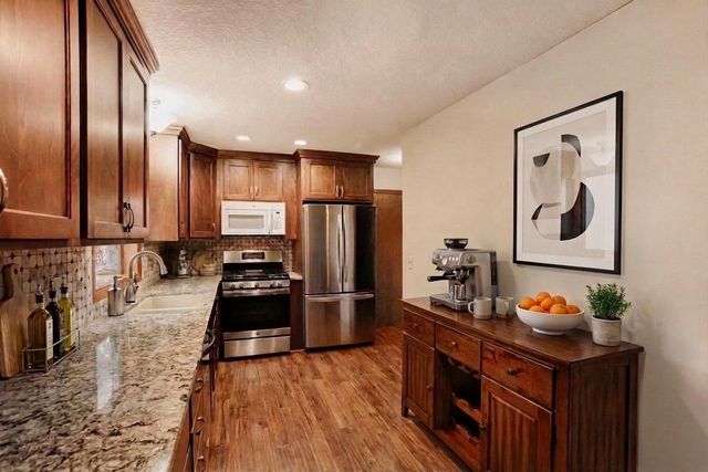 2974 Howard Street N, Maplewood, MN 55109