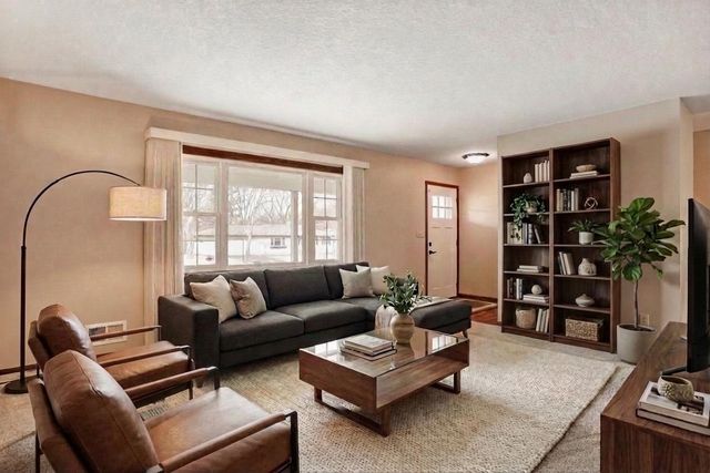 2974 Howard Street N, Maplewood, MN 55109