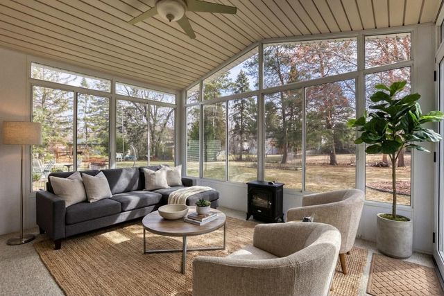 2974 Howard Street N, Maplewood, MN 55109