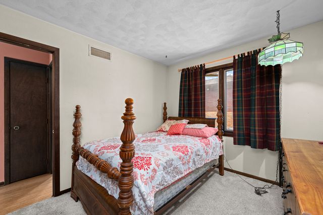 1705 85th Avenue W, Rock Island, IL 61201