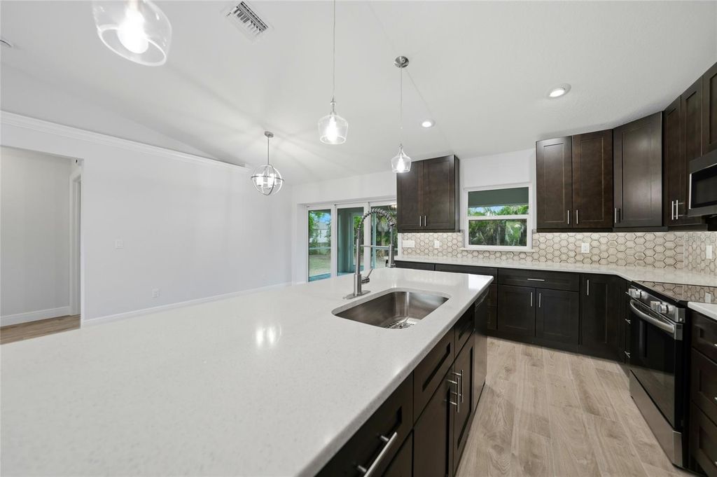 Image 11 of property listing at 18854 ACKERMAN AVENUE, Port Charlotte, FL 33948