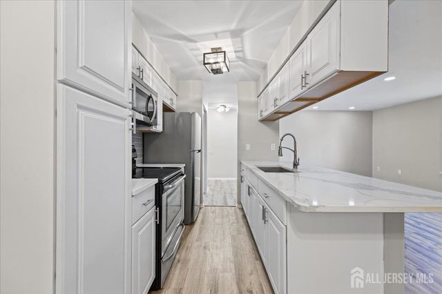 79 Eton Way, Franklin, NJ 08873