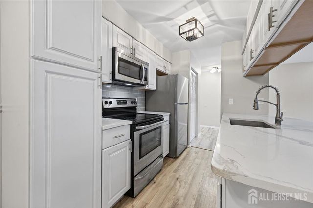 79 Eton Way, Franklin, NJ 08873