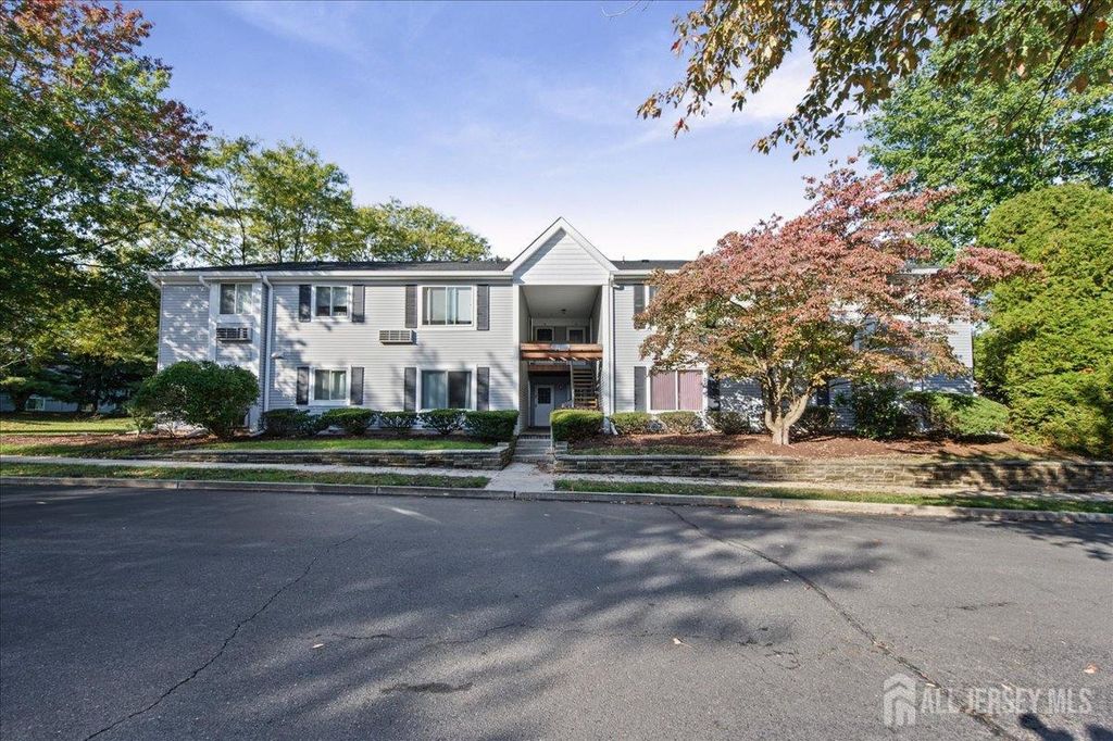 79 Eton Way, Franklin, NJ 08873