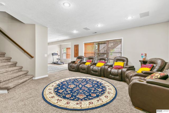 17451 Y Street, Omaha, NE 68135