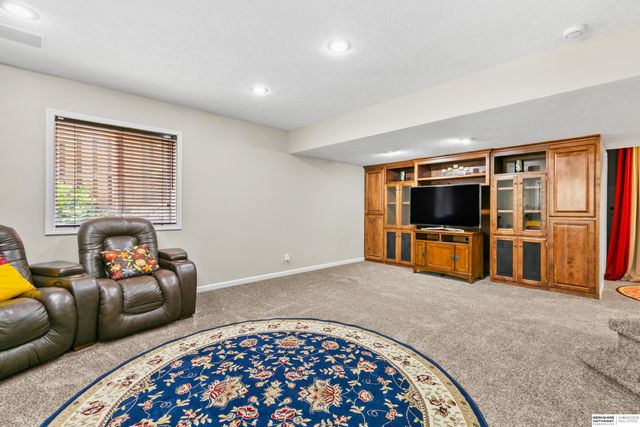 17451 Y Street, Omaha, NE 68135
