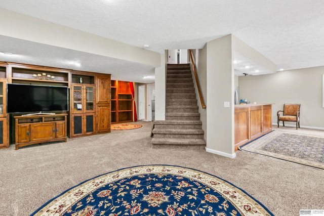 17451 Y Street, Omaha, NE 68135