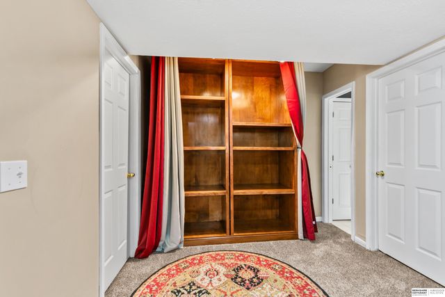 17451 Y Street, Omaha, NE 68135