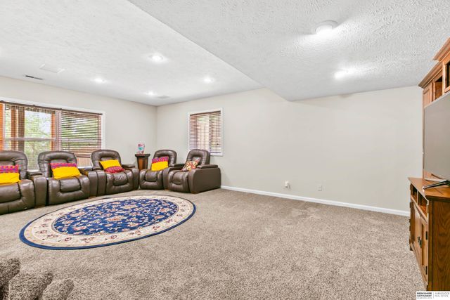 17451 Y Street, Omaha, NE 68135