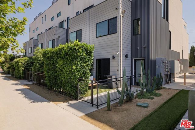 11310 Victory Boulevard, North Hollywood (los Angeles), CA 91606
