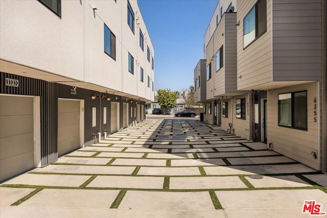 11310 Victory Boulevard, North Hollywood (los Angeles), CA 91606
