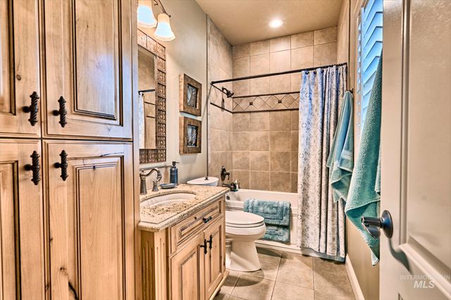 5490 N Beethoven Ave, Meridian, ID 83646