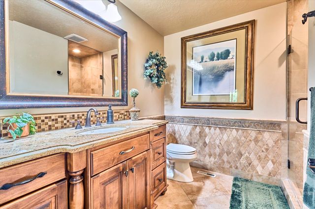 5490 N Beethoven Ave, Meridian, ID 83646