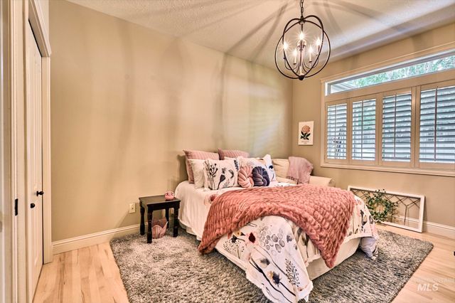 5490 N Beethoven Ave, Meridian, ID 83646