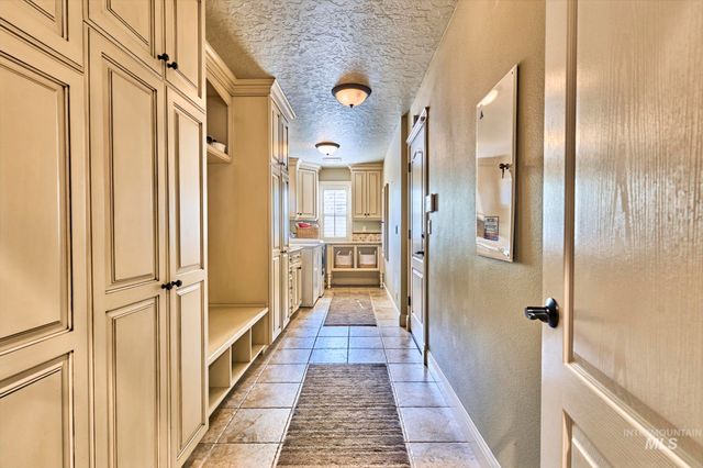 5490 N Beethoven Ave, Meridian, ID 83646