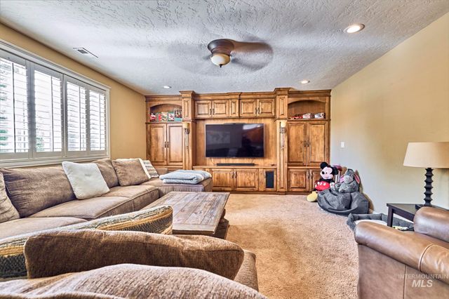 5490 N Beethoven Ave, Meridian, ID 83646