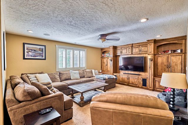 5490 N Beethoven Ave, Meridian, ID 83646