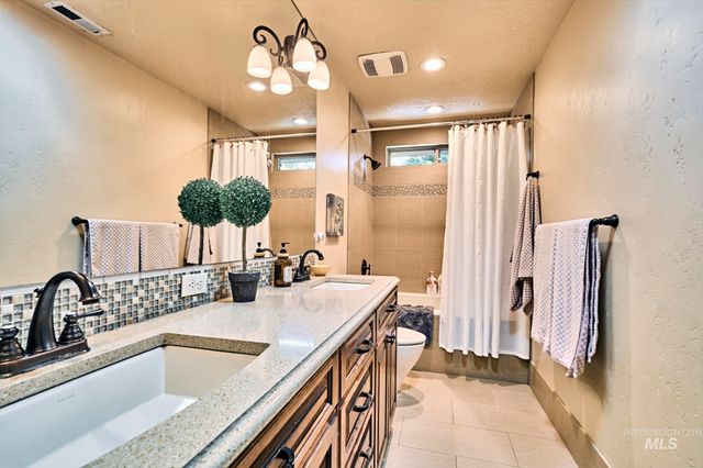 5490 N Beethoven Ave, Meridian, ID 83646