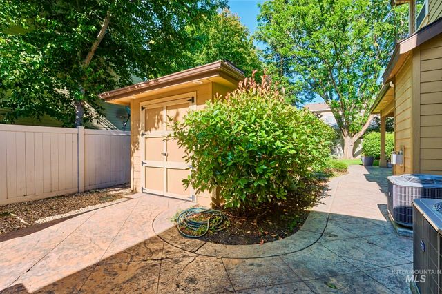 5490 N Beethoven Ave, Meridian, ID 83646