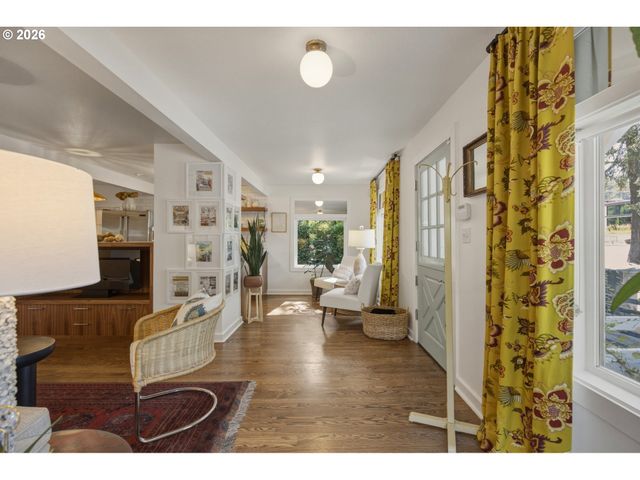 4428 SUNSET Dr, Lake Oswego, OR 97035
