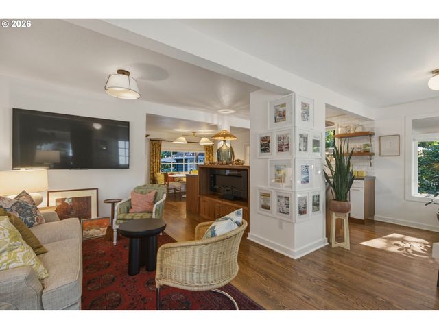 4428 SUNSET Dr, Lake Oswego, OR 97035