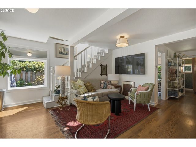 4428 SUNSET Dr, Lake Oswego, OR 97035