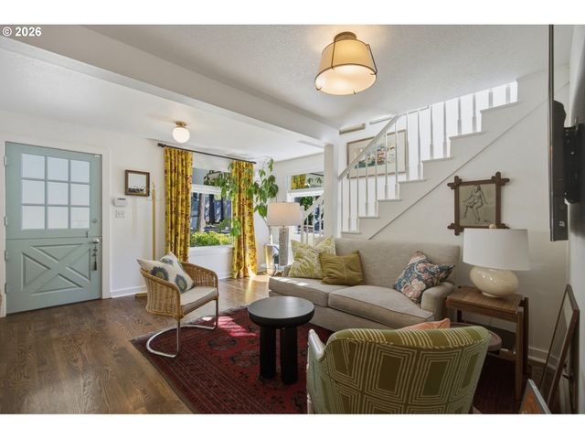 4428 SUNSET Dr, Lake Oswego, OR 97035