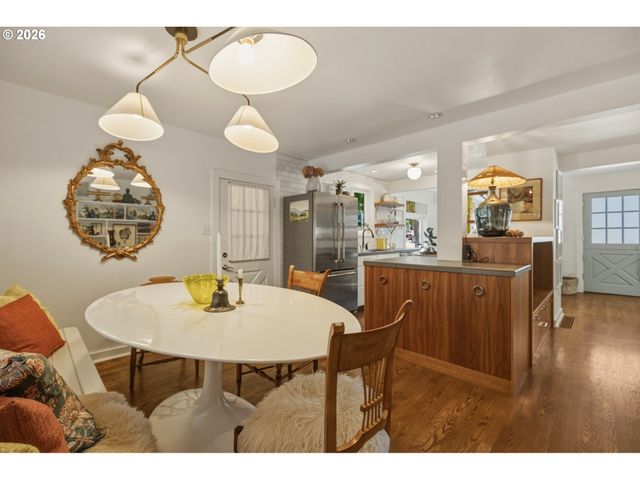 4428 SUNSET Dr, Lake Oswego, OR 97035