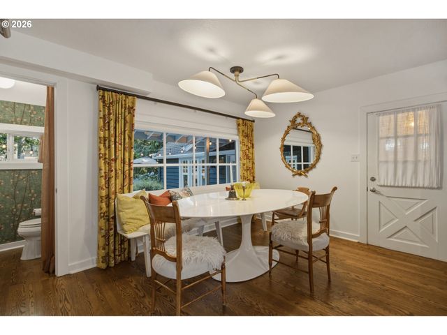 4428 SUNSET Dr, Lake Oswego, OR 97035