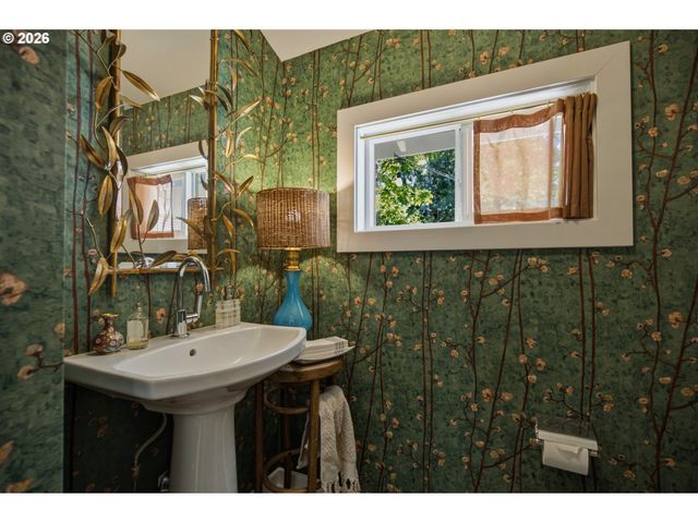 4428 SUNSET Dr, Lake Oswego, OR 97035