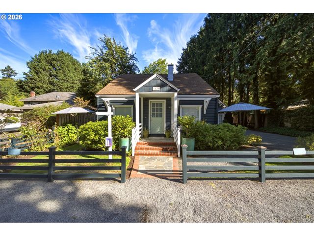 4428 SUNSET Dr, Lake Oswego, OR 97035