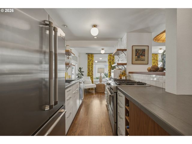 4428 SUNSET Dr, Lake Oswego, OR 97035