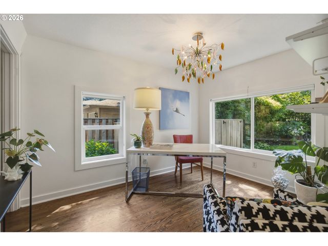4428 SUNSET Dr, Lake Oswego, OR 97035