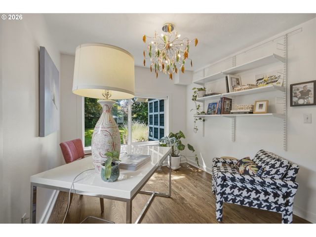 4428 SUNSET Dr, Lake Oswego, OR 97035