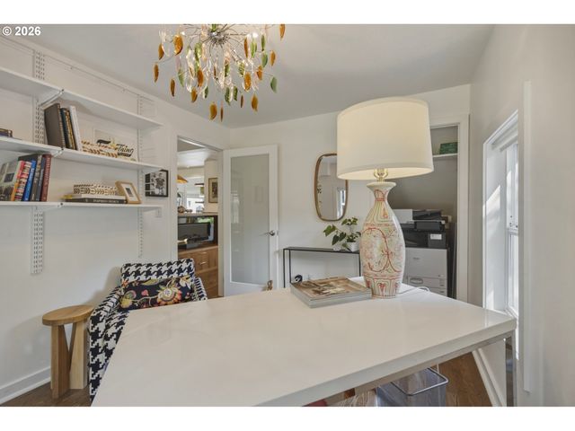 4428 SUNSET Dr, Lake Oswego, OR 97035