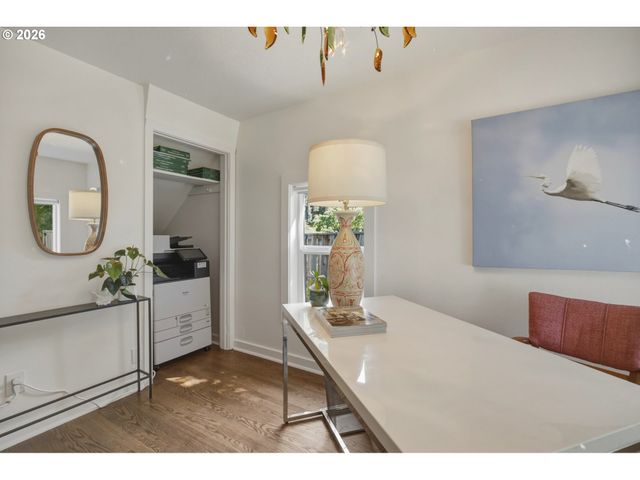 4428 SUNSET Dr, Lake Oswego, OR 97035