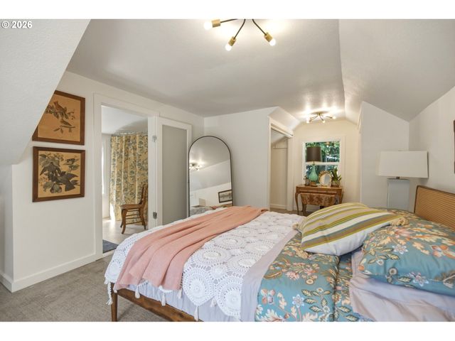 4428 SUNSET Dr, Lake Oswego, OR 97035