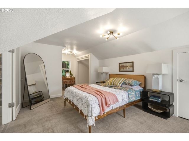 4428 SUNSET Dr, Lake Oswego, OR 97035