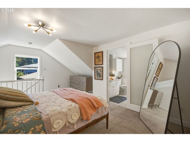 4428 SUNSET Dr, Lake Oswego, OR 97035