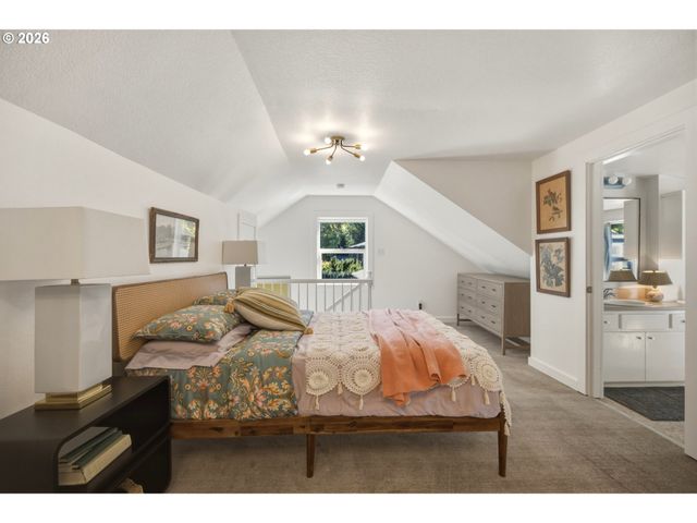 4428 SUNSET Dr, Lake Oswego, OR 97035