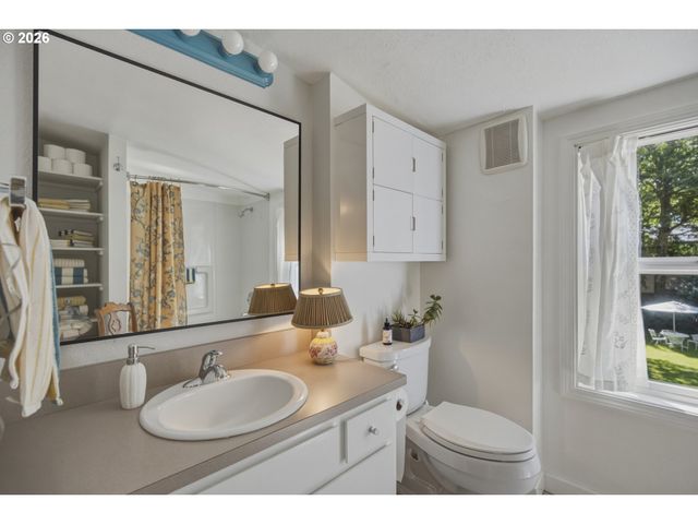 4428 SUNSET Dr, Lake Oswego, OR 97035