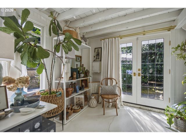 4428 SUNSET Dr, Lake Oswego, OR 97035