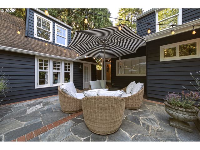 4428 SUNSET Dr, Lake Oswego, OR 97035