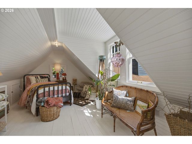 4428 SUNSET Dr, Lake Oswego, OR 97035
