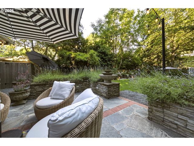 4428 SUNSET Dr, Lake Oswego, OR 97035