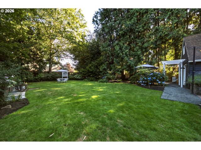 4428 SUNSET Dr, Lake Oswego, OR 97035
