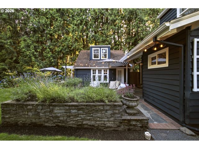 4428 SUNSET Dr, Lake Oswego, OR 97035