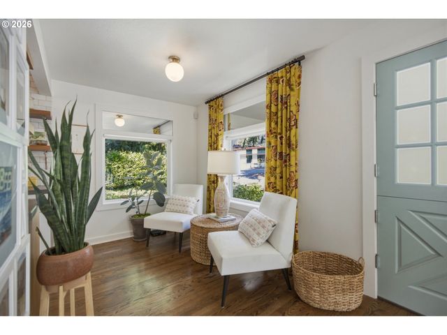 4428 SUNSET Dr, Lake Oswego, OR 97035