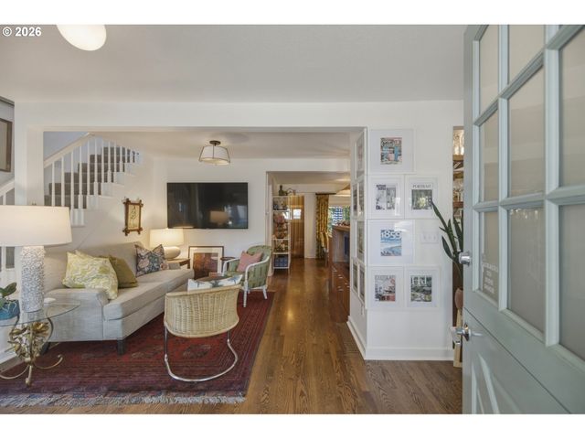 4428 SUNSET Dr, Lake Oswego, OR 97035